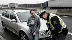 Historka: Policajt se ke mně naklonil k okénku – a z dětské sedačky to přišlo