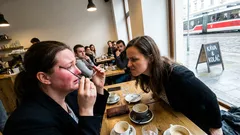 Moje nejlepší kamarádka mi dala facku uprostřed kavárny a řekla, že jsem mrtvá