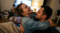 Lehla jsem si příteli na hruď. Jediný malý pupínek nám změnil večer