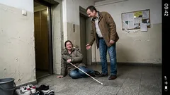 Výtah cinknul, dveře se zavřely a já si uvědomila, co mi zmizelo