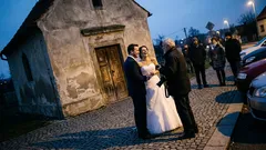 V půlce uličky v kostele mi svatební šaty doslova sjely z těla